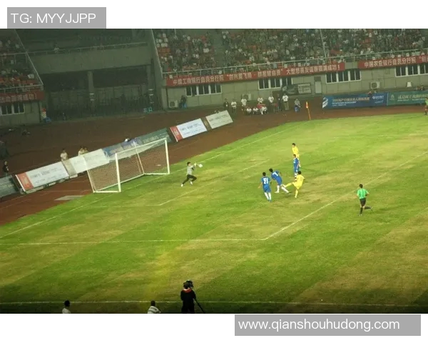 香港足球明星崛起之路：从青涩少年到国际赛场的荣耀之旅